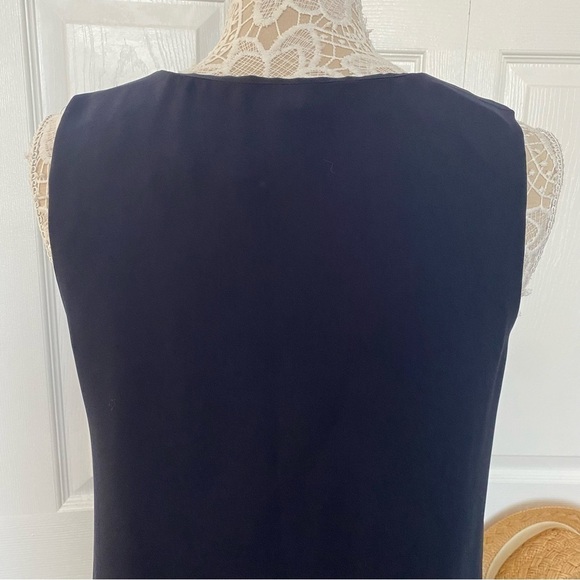 Banana Republic v neck navy sleeveless top ruffle hem tank sheer fabric size S - Picture 5 of 13